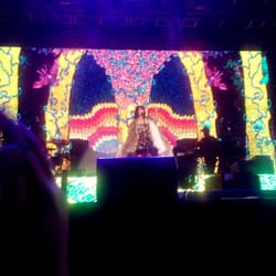 MOA Concert Grounds - That's Kimbra. But huhuhu what a bad photo