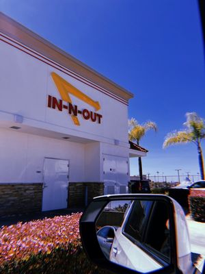 In-N-Out Burger by null