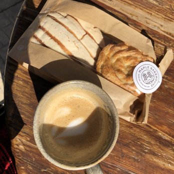 Maple Bakehouse - Hot Dirty Chai Tea Latte & concha de vanilla y chocolu :) - Coffee & Tea Near Me - San Miguel de Cozumel, ROO