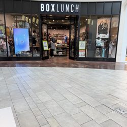 BoxLunch - Entrance