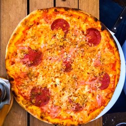 Ristorante Perla - Pizza  Thunfische Schinken Salami