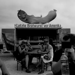 Letzte Bratwurst vor Amerika - Wenn jemand ein besseres Bild hat...