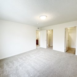 Town House Plaza Apartments - 2x2 master bedroom