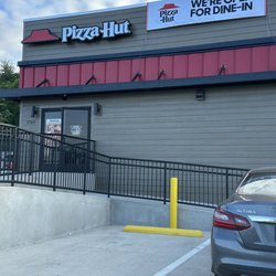 Pizza Hut - Restaurant exterior