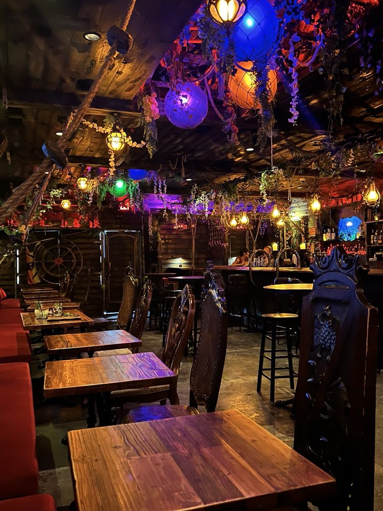 Stray Pirate - Tropical Cocktails and Effects