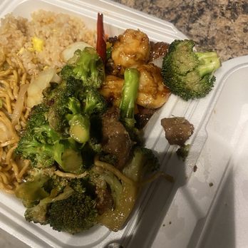 Panda Express - ordered online even paid extra for steak and shrimp plus got the beef and broccoli and this is what they gave me pretty pathetic - Chinese Near Me - Litchfield Park, Arizona Panda Express - ordered online even paid extra for steak and shrimp plus got the beef and broccoli and this is what they gave me pretty pathetic - Chinese Near Me - Litchfield Park, Arizona