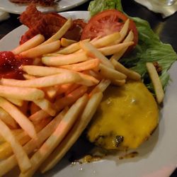 Manhattan's NY Deli & Pub - Burger