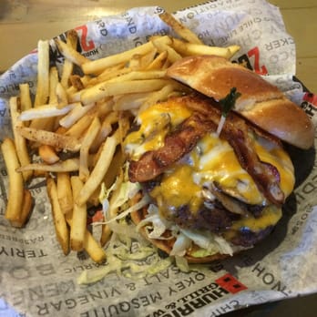 Hurricane Grill & Wings - Juicy burger!! Yummy!!! - Chicken Wings Near Me - Saint Augustine, Florida