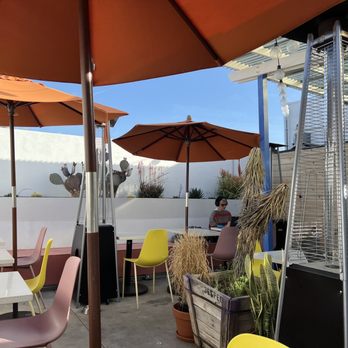 Alfalfa - Patio - Donuts Near Me - Santa Monica, California