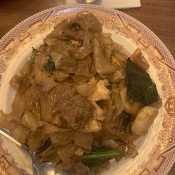 Weera Thai - Rainbow - Pad see ewe Flat noodles were yummy - Thai Near Me - Las Vegas, Nevada Weera Thai - Rainbow - Pad see ewe Flat noodles were yummy - Thai Near Me - Las Vegas, Nevada