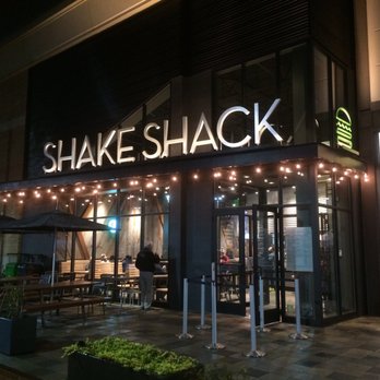 Shake Shack Perimeter Mall - I love this picture of the outside. - Burgers Near Me - Atlanta, Georgia Shake Shack Perimeter Mall - I love this picture of the outside. - Burgers Near Me - Atlanta, Georgia
