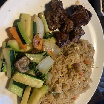 Aki Steak House & Sushi - a plate of food - Sushi Bars Near Me - Hanover, Pennsylvania
