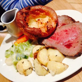 Huxley's Bar & Kitchen - Roast Top Side of Beef with Yorkshire Pudding, Potatoes and Veggies - British Near Me - London, XGL Huxley's Bar & Kitchen - Roast Top Side of Beef with Yorkshire Pudding, Potatoes and Veggies - British Near Me - London, XGL