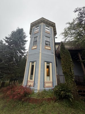 Alexander's Lodge At Mt Rainier by null