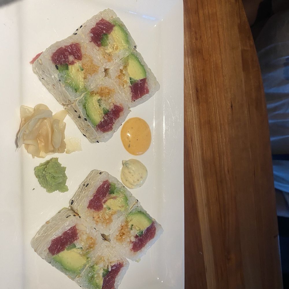 Houston's Restaurant - Tuna sushi - New American Near Me - North Miami Beach, Florida
