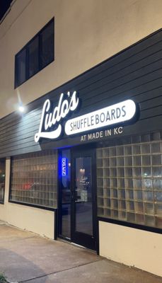 Ludo's Shuffleboard Bar by null