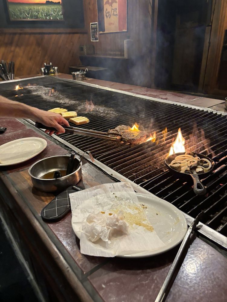 Rube's Steakhouse & Lounge