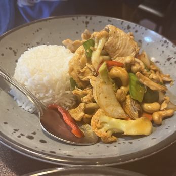 Thai Kitchen - A medium spicy cashew chicken - Thai Near Me - Lakewood, Ohio Thai Kitchen - A medium spicy cashew chicken - Thai Near Me - Lakewood, Ohio