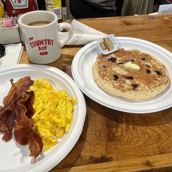 The Country Boy - AmazIng blueberry pancakes! - American Near Me - Franklin, Tennessee The Country Boy - AmazIng blueberry pancakes! - American Near Me - Franklin, Tennessee