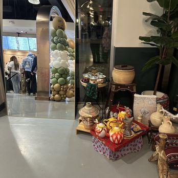 Shotted Cafe - Ambiance - Coffee & Tea Near Me - Gainesville, Virginia