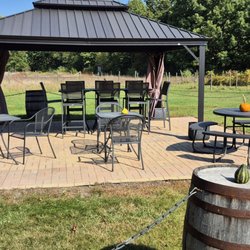 Heavenly Vineyards - One of many seating areas