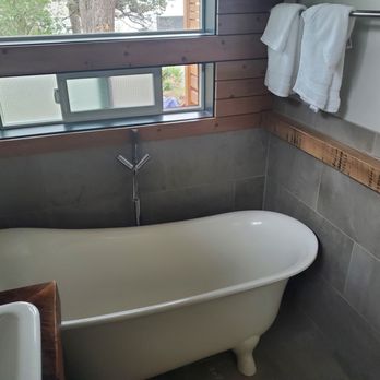 ADM Bathroom - Neatly fits a standard space - Kitchen & Bath Near Me - Vernon, California