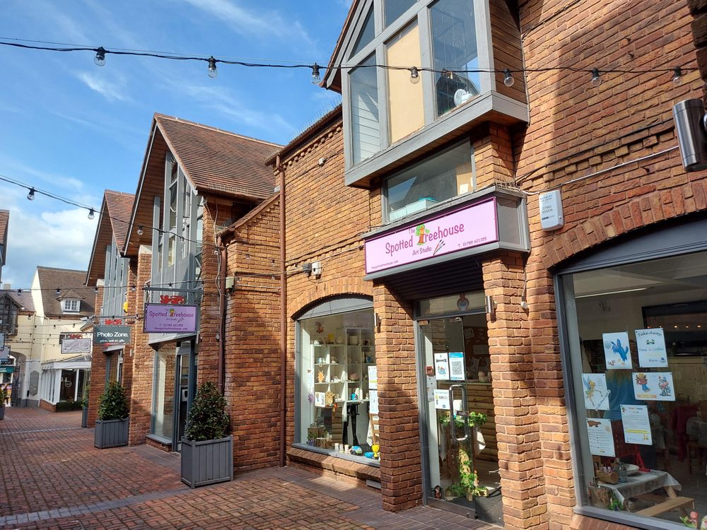 THE SPOTTED TREEHOUSE 3 Bridge St, StratforduponAvon, Warwickshire