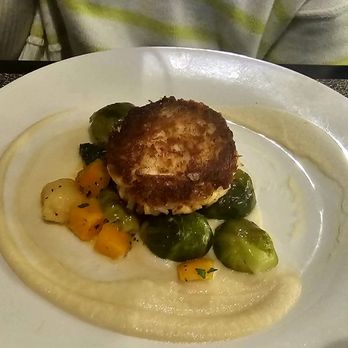Fin & Tonic - Crabcake - New American Near Me - Suffolk, Virginia