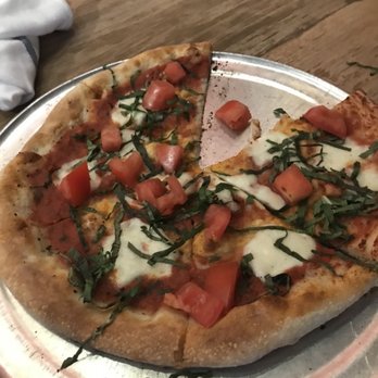 Moku Kitchen - Margarita pizza - Cocktail Bars Near Me - Honolulu, Hawaii