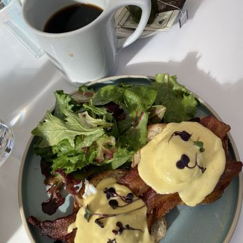 Sunflower Caffe - Eggs Benedict with bacon - Coffee & Tea Near Me - Sonoma, California Sunflower Caffe - Eggs Benedict with bacon - Coffee & Tea Near Me - Sonoma, California