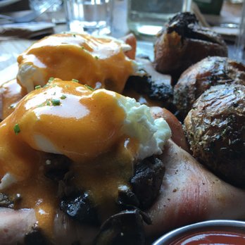 Smith - Mushroom eggs Benedict with ham - Bars Near Me - Seattle, Washington