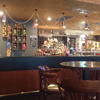 Henson Park Hotel - Bar - Bars Near Me - Marrickville, NSW