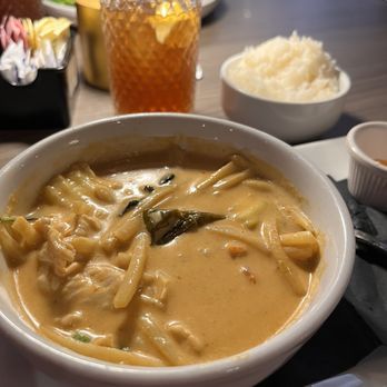 The Sea - Red Curry Chicken Bowl - Sushi Bars Near Me - Delray Beach, Florida The Sea - Red Curry Chicken Bowl - Sushi Bars Near Me - Delray Beach, Florida