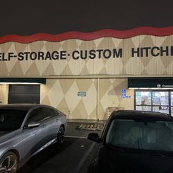 U-Haul - Front