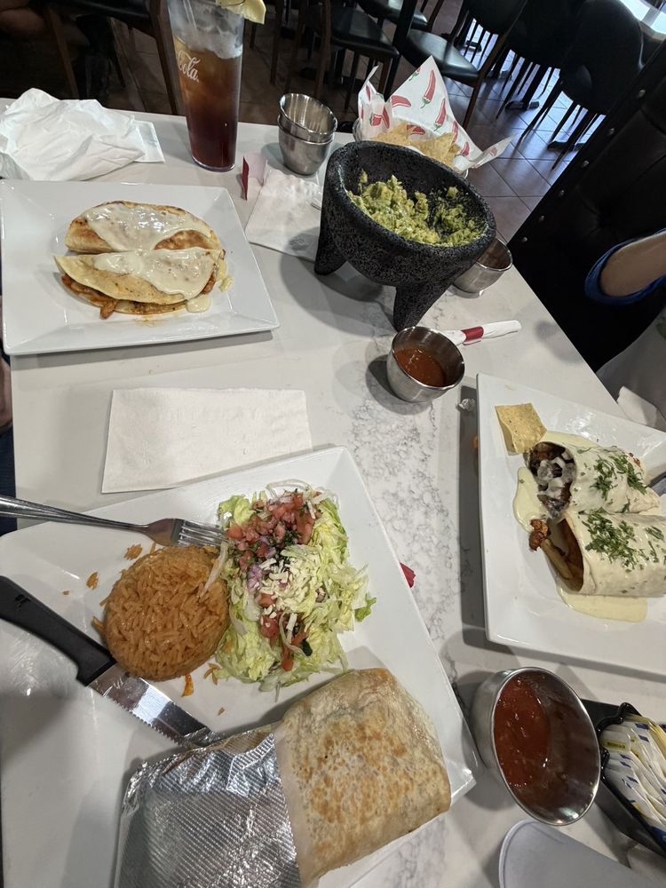 Las Palmas Volvo Parkway Logo