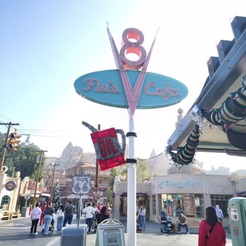 FLO'S V8 CAFE - Updated March 2026 - 1564 Photos & 783 Reviews