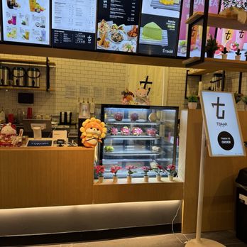 Kyuramen - TBaar ordering kiosk and waiting area - Ramen Near Me - Old Bridge, New Jersey