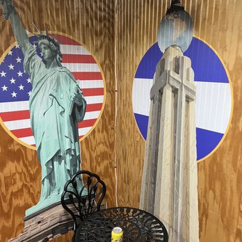 Express Pupuseria - the statue of liberty and the statue of liberty - Salvadoran Near Me - San Francisco, California