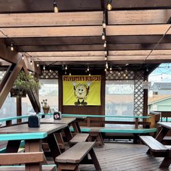 Sylvester's Burgers - Patio