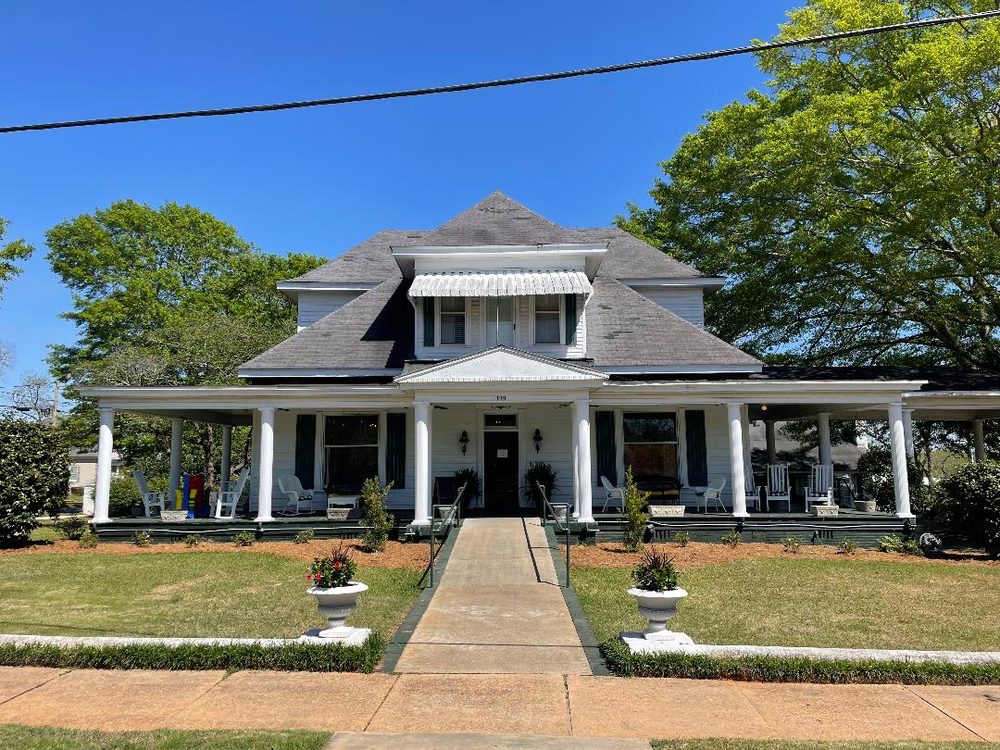 THE TOWN HOUSE Updated October 2024 108 N Church St, Buena Vista