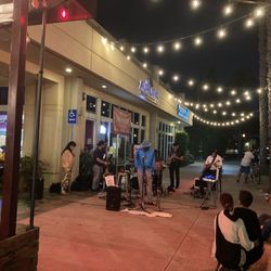 First Fridays Long Beach - Band playing outside of Thunderbolt Pizza