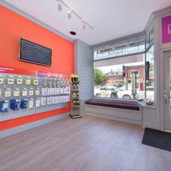 Fixt Wireless Repair - Fixt Danforth - Interior