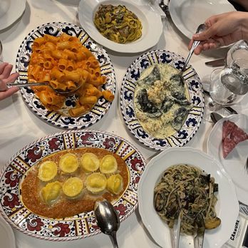 Carbone - Spicy Rigatoni Vodka Lobster Ravioli Fettecine con Funghi Tortellini al Ragu Linguini Vongole - Italian Near Me - New York, New York Carbone - Spicy Rigatoni Vodka Lobster Ravioli Fettecine con Funghi Tortellini al Ragu Linguini Vongole - Italian Near Me - New York, New York