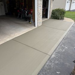 Aldo's Concrete & Landscaping - Driveway apron