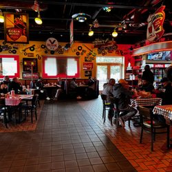 Portillo's Brookfield - Interior seating