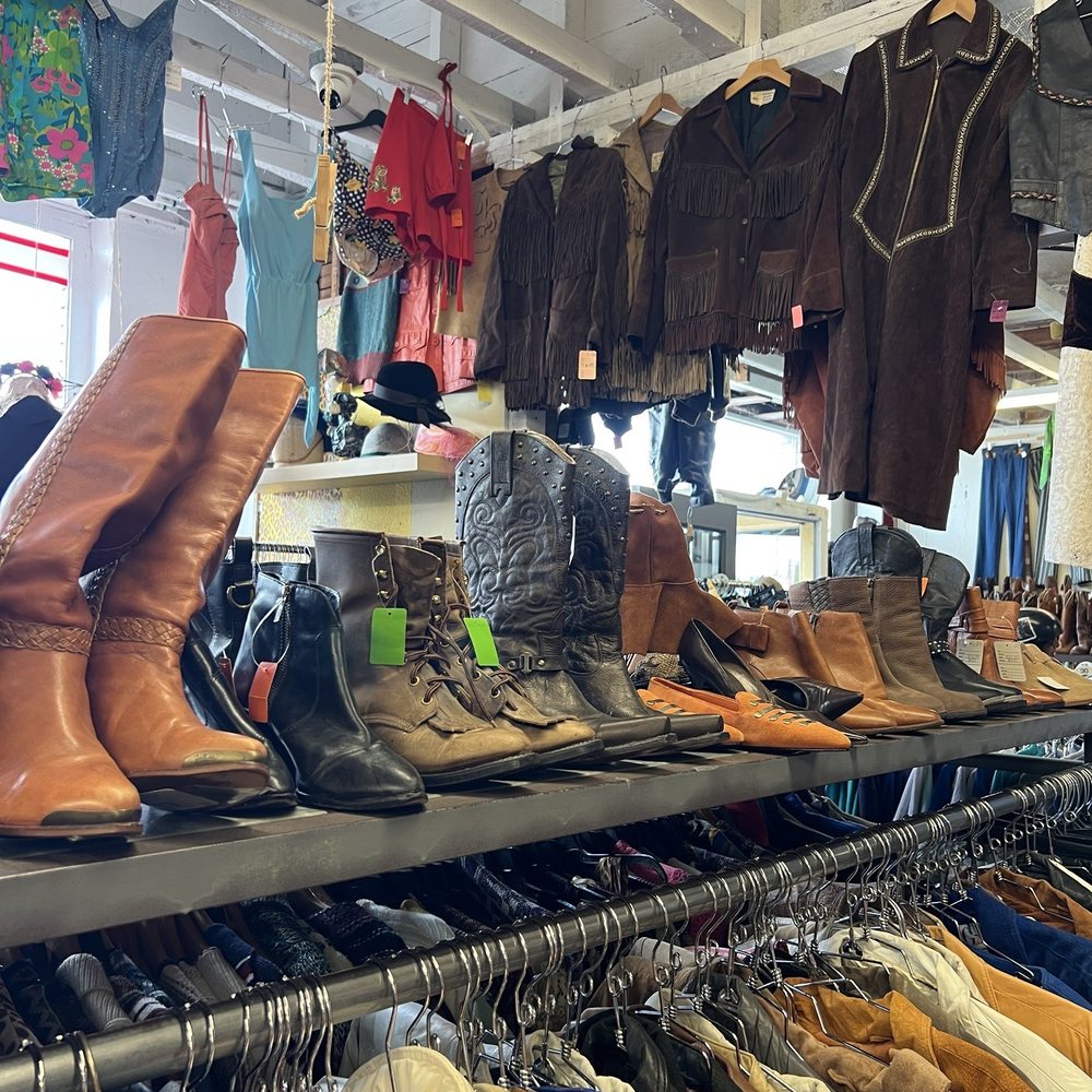 La Bomba - Used, Vintage & Consignment Near Me - Long Beach, California La Bomba - Used, Vintage & Consignment Near Me - Long Beach, California