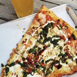 Pasqually's Pizza & Wings - Pizza n beer