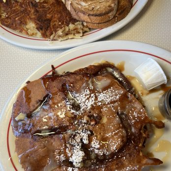 Monroe Diner - Diners Near Me - Monroe, Connecticut