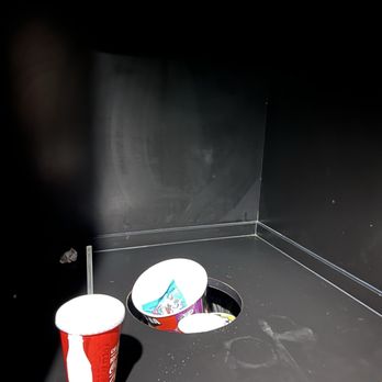 AMC Bellevue 12 - Full trash cans. - Cinema Near Me - Nashville, Tennessee
