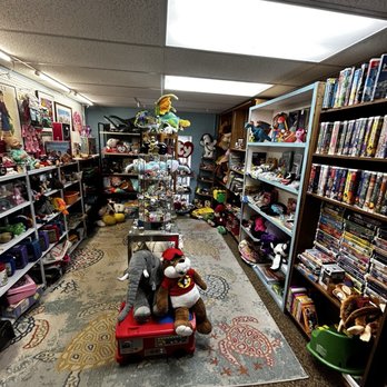 Pink Elephant Antique Mall - Antiques Near Me - Livingston, Illinois